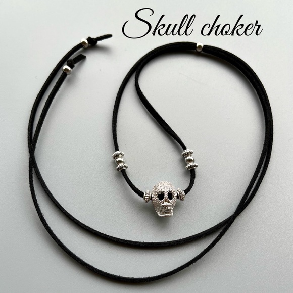 Shinny cz diamonds skull charm choker necklace on adjustable black suede cord - Picture 2 of 16